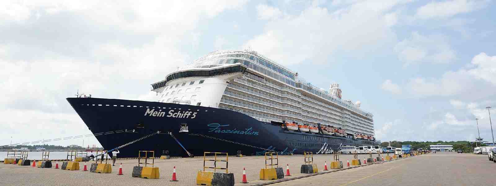 Mein Schiff 5 brings over 2,000 visitors to H'tota